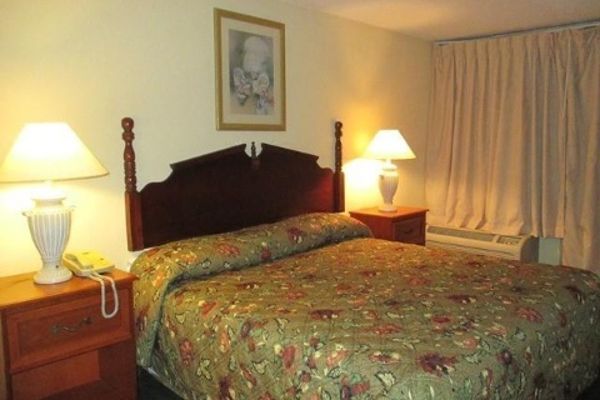 RED CARPET INN AND SUITES MUNCIE (Muncie)